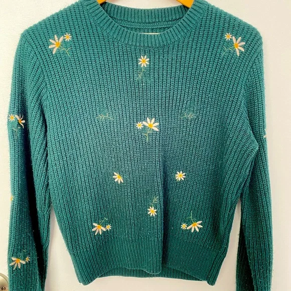 Sweater - Picture 1 of 3